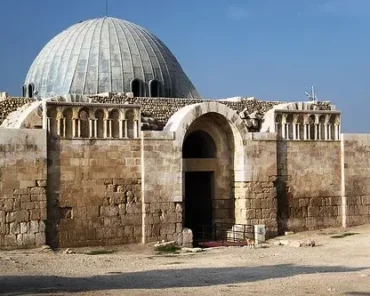 “Discover Luxury at Jabal Al-Qala’a: Am ...